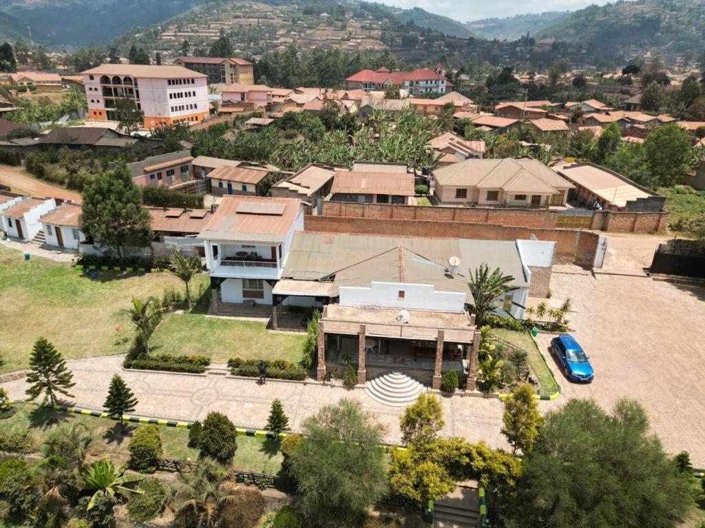 Riverside Resort Hotel Kabale מראה חיצוני תמונה