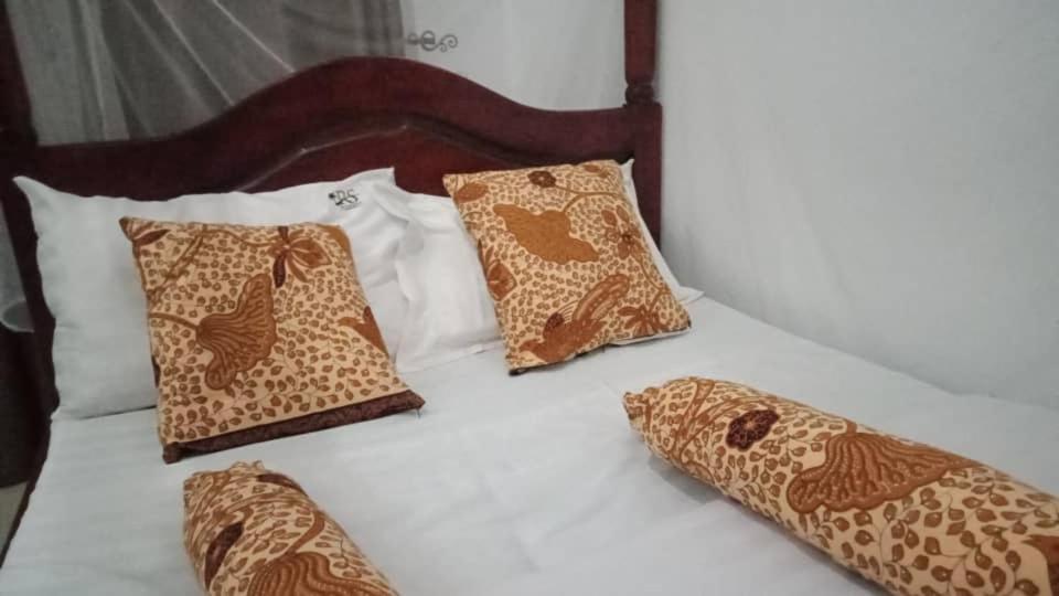 Riverside Resort Hotel Kabale מראה חיצוני תמונה