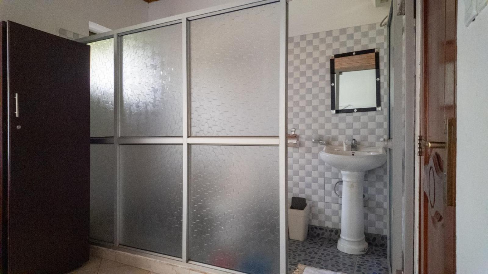 Riverside Resort Hotel Kabale מראה חיצוני תמונה