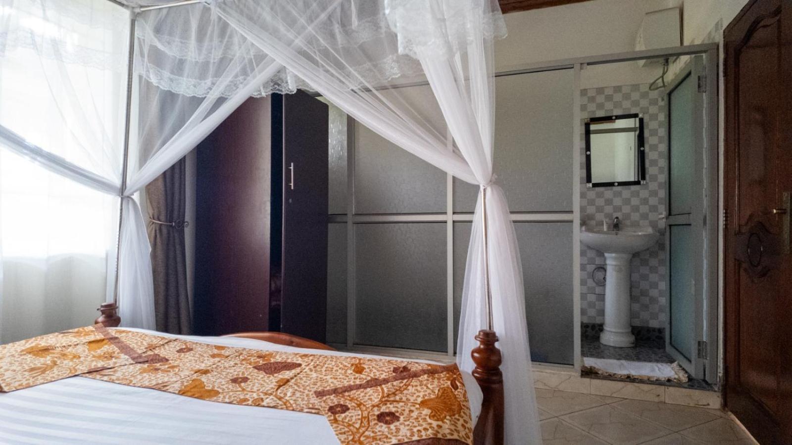 Riverside Resort Hotel Kabale מראה חיצוני תמונה