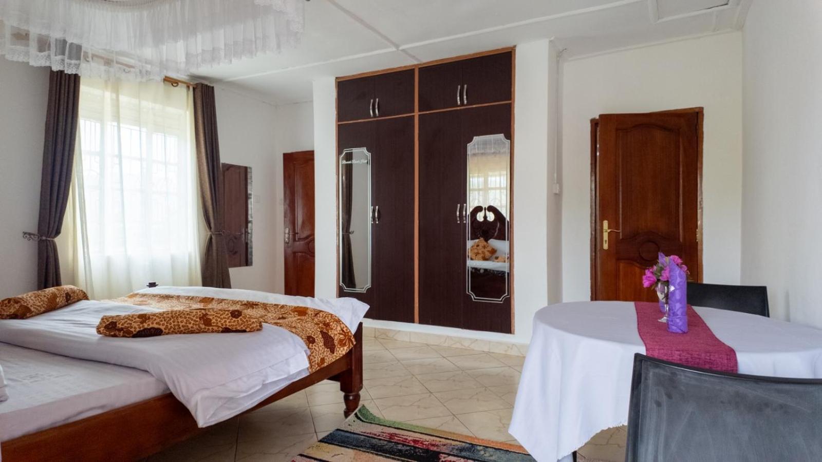 Riverside Resort Hotel Kabale מראה חיצוני תמונה